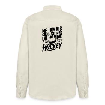 Unterschätze Hockey niemals - Relaxed Fit Unisex Organic Hemd von Stanley/Stella - Natur - Hinten - AI Model Male 178 light (178cm)