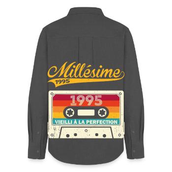 Millésime 1995 Cadeau 28 Ans Anniversaire Humour - Chemise Oxford Femme - charbon - Dos - AI Model Female 172 light (172cm)