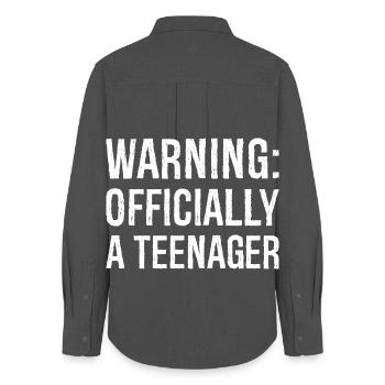 Avertissement officiellement un adolescent - Chemise Oxford Femme - charbon - Dos - AI Model Female 172 light (172cm)