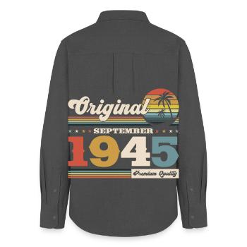 80. Geburtstag Original September Jahrgang 1945  - Frauen Oxford Hemd - Anthrazit - Hinten - AI Model Female 172 light (172cm)