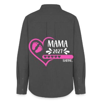 Maman 2027 chargement cœur bébé pieds rose rose fille - Chemise Oxford Femme - charbon - Dos - AI Model Female 172 light (172cm)