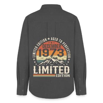 Dezember 1973 - Frauen Oxford Hemd - Anthrazit - Hinten - AI Model Female 172 light (172cm)