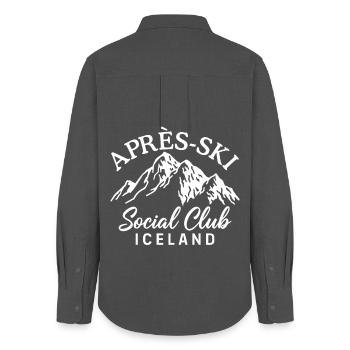Apres Ski Social Club Iceland - Frauen Oxford Hemd - Anthrazit - Hinten - AI Model Female 172 light (172cm)