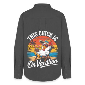 Cette fille est en vacances - Vacances avec le T-shirt des poules - Chemise Oxford Femme - charbon - Dos - AI Model Female 172 light (172cm)