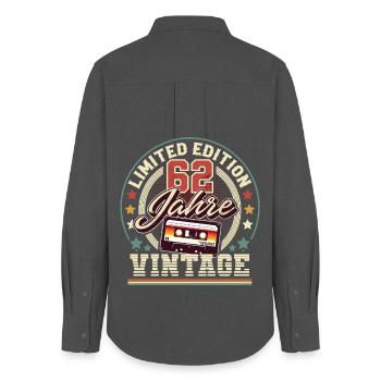 Cassette vintage du 62e anniversaire - Chemise Oxford Femme - charbon - Dos - AI Model Female 172 light (172cm)