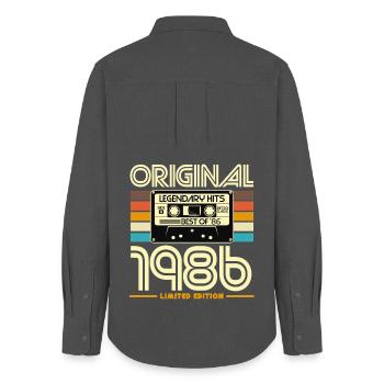 Original 1986 Cassette Rétro Édition Limitée - Chemise Oxford Femme - charbon - Dos - AI Model Female 172 light (172cm)