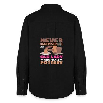Never underestimate an old lady who makes pottery - Women's Oxford Shirt - black - Back - AI Model Female 172 light (172cm)