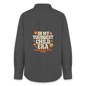Dans l’humour de l’ère de My Younger Child et de la famille des filles - Chemise Oxford Femme - charbon - Dos - AI Model Female 172 light (172cm)