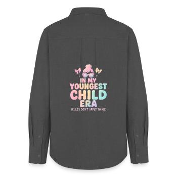 Dans l’humour de l’ère de My Younger Child et de la famille des filles - Chemise Oxford Femme - charbon - Dos - AI Model Female 172 light (172cm)