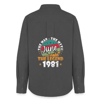 June The Man Myth The Legend 1981 - Chemise Oxford Femme - charbon - Dos - AI Model Female 172 light (172cm)