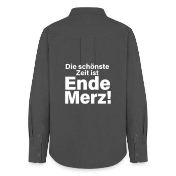 Ende Merz Typo Statement - Frauen Oxford Hemd - Anthrazit - Hinten - AI Model Female 172 light (172cm)