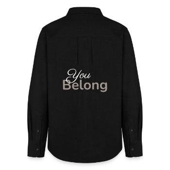 You Belong Typografie Design minimalistisch taupe - Frauen Oxford Hemd - Schwarz - Hinten - AI Model Female 172 light (172cm)