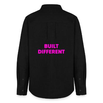 Typographie construite différemment - Chemise Oxford Femme - noir - Dos - AI Model Female 172 light (172cm)