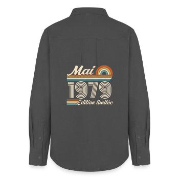 Cadeau Anniversaire 47 ans - Né mai 1979 - Chemise Oxford Femme - charbon - Dos - AI Model Female 172 light (172cm)