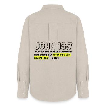 Johannes 13:7 | Bibelzitat - Frauen Oxford Hemd - Beige - Hinten - AI Model Female 172 light (172cm)