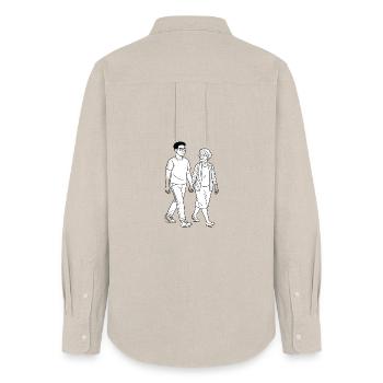 Grand-mère Karin avec son petit-fils - Chemise Oxford Femme - beige - Dos - AI Model Female 172 light (172cm)