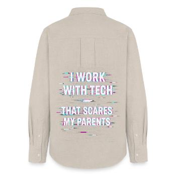 I Work With Tech That Scares My Parents Informatik - Frauen Oxford Hemd - Beige - Hinten - AI Model Female 172 light (172cm)