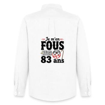 j'ai 83 ans / cadeau 83 ans / t-shirt 83 ans - Chemise Oxford homme Stanley/Stella - blanc - Dos - AI Model Male 185 dark (185cm)