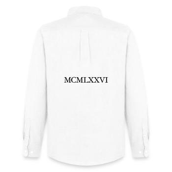 MCMLXXVI 1976 années d'anniversaire romaine - Chemise Oxford homme Stanley/Stella - blanc - Dos - AI Model Male 185 dark (185cm)