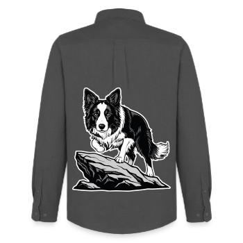 Chien Border Collie sur Rocher Portrait Agilité - Chemise Oxford homme Stanley/Stella - charbon - Dos - AI Model Male 185 dark (185cm)