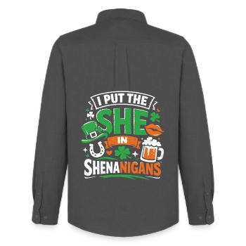 J’ai mis la Elle dans les Folies | La Saint-Patrick - Chemise Oxford homme Stanley/Stella - charbon - Dos - AI Model Male 185 dark (185cm)