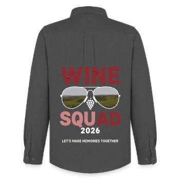 WINE SQUAD 2026 - Männer Oxford Hemd von Stanley/Stella - Anthrazit - Hinten - AI Model Male 185 dark (185cm)