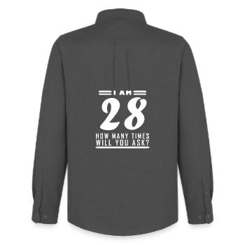 J’ai 28 ans – 28e anniversaire cadeau - Chemise Oxford homme Stanley/Stella - charbon - Dos - AI Model Male 185 dark (185cm)