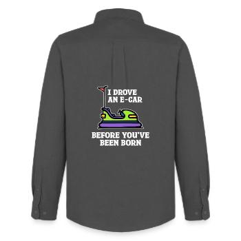 Ravitaillement en carburant électrique de la voiture électrique Électricité - Chemise Oxford homme Stanley/Stella - charbon - Dos - AI Model Male 185 dark (185cm)