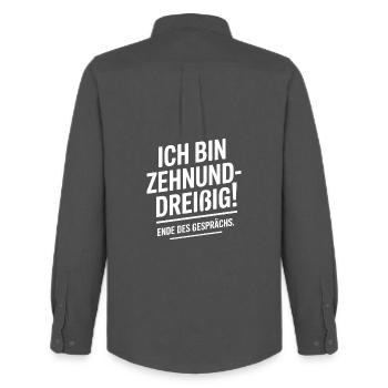 Zehnunddreißig Vierzig Geschenk Für 40. Geburtstag - Männer Oxford Hemd von Stanley/Stella - Anthrazit - Hinten - AI Model Male 185 dark (185cm)