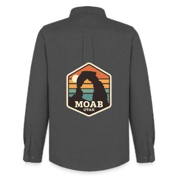 Arche du désert de Moab, Utah, coucher de soleil rétro - Chemise Oxford homme Stanley/Stella - charbon - Dos - AI Model Male 185 dark (185cm)