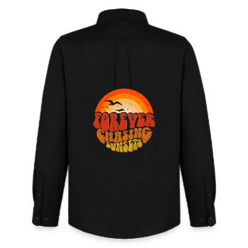 Forever Chasing Sunsets Retro Emblem - Männer Oxford Hemd von Stanley/Stella - Schwarz - Hinten - AI Model Male 185 dark (185cm)