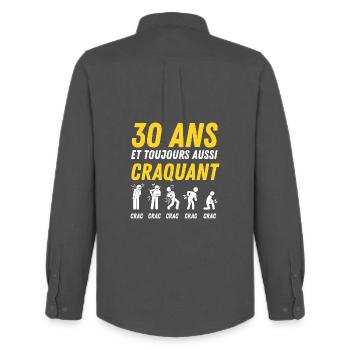 30 ans humour anniversaire vintage - Chemise Oxford homme Stanley/Stella - charbon - Dos - AI Model Male 185 dark (185cm)