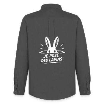 Je pose des lapins - humour rendez-vous raté. - Chemise Oxford homme Stanley/Stella - charbon - Dos - AI Model Male 185 dark (185cm)