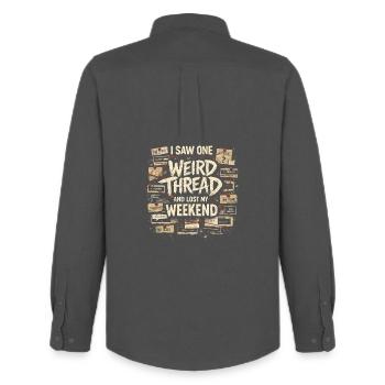 Un fil étrange | True Crime Forum - Chemise Oxford homme Stanley/Stella - charbon - Dos - AI Model Male 185 dark (185cm)