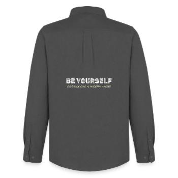 Sei du selbst – Motivierendes T-Shirt - Männer Oxford Hemd von Stanley/Stella - Anthrazit - Hinten - AI Model Male 185 dark (185cm)
