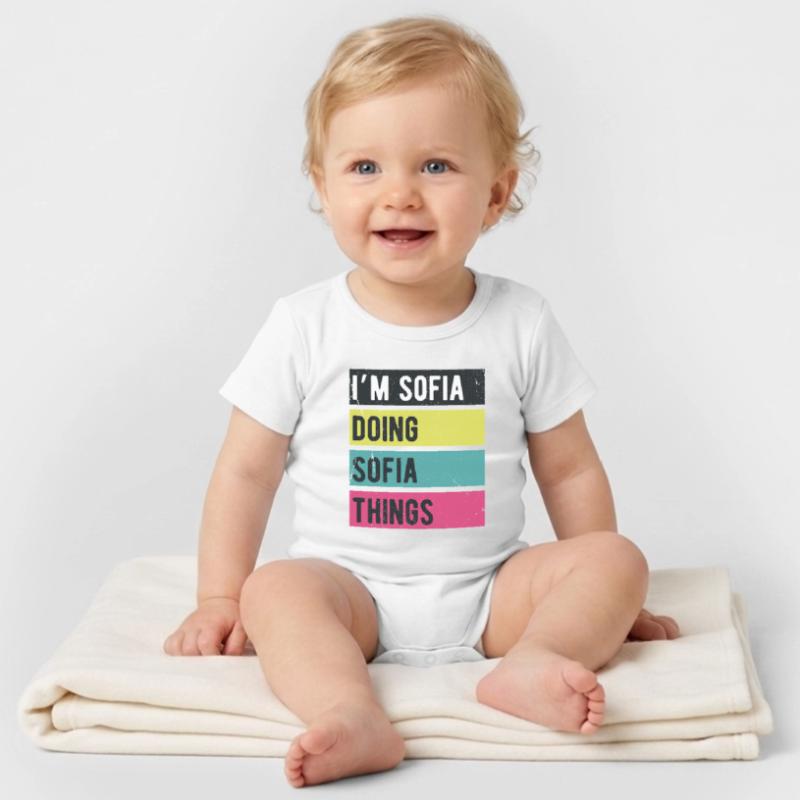 Ich bin Sofia und mache Sofia-Dinge in Retro-Farben Organic Kurzarm-Babybody von Stanley/Stella