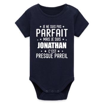 Jonathan: authentisch, unvollkommen, Top, Perfektion - Organic Kurzarm-Babybody von Stanley/Stella - Navy - Vorne