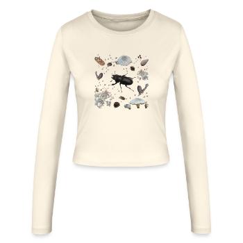 Hirschkäfer mit Tannenzapfen und Pilzen - Frauen Slim Fit Langarmshirt - Creme - Vorne - AI Model Female 172 light (172cm)