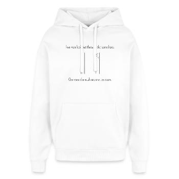 Classiques pour un changement de perspective (produits légers) - Sweat à capuche unisexe Stanley/Stella Oversized - blanc - Devant - AI Model Female 172 light (172cm) & AI Model Male 185 light (185cm)