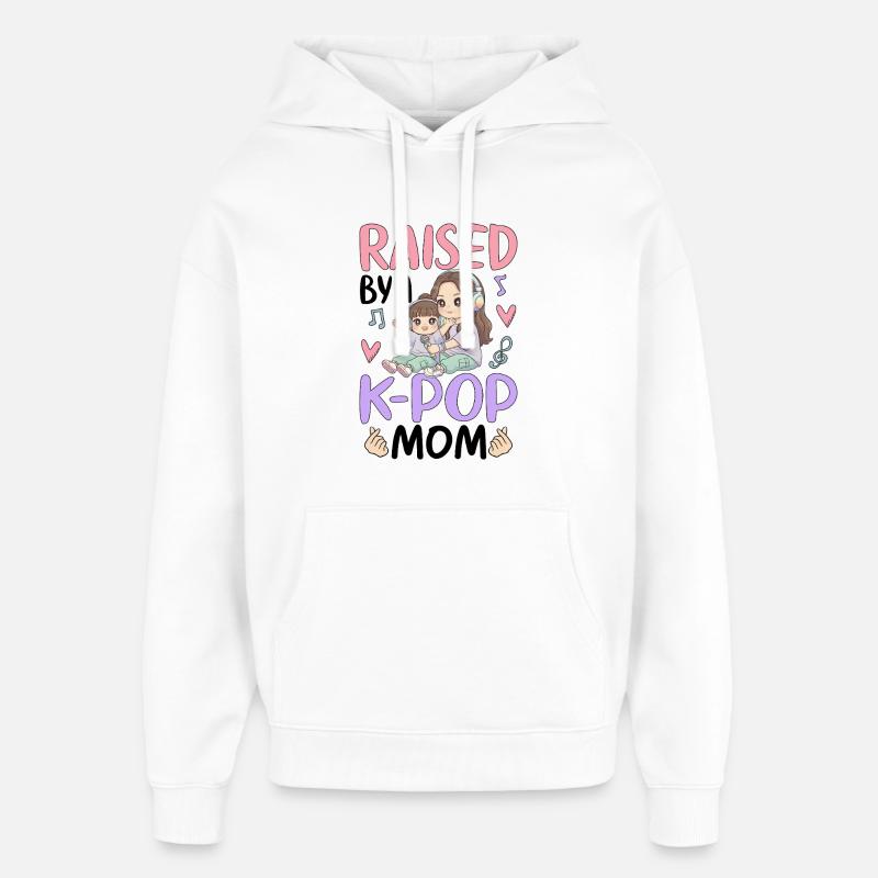 Élevée par une maman K-Pop - Sweat à capuche unisexe Stanley/Stella Oversized - blanc