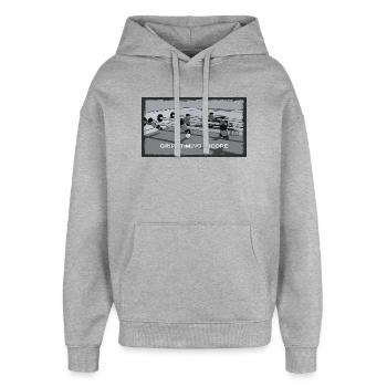 Tischfußball – Griff, Timing, Ziel - Oversized Unisex Hoodie von Stanley/Stella - Grau meliert - Vorne - AI Model Female 172 light (172cm) & AI Model Male 185 light (185cm)
