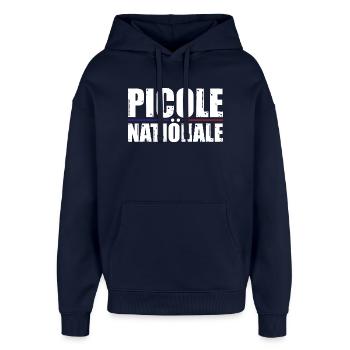 Picole Nationale - Sweat à capuche unisexe Stanley/Stella Oversized - marine - Devant - AI Model Female 172 light (172cm) & AI Model Male 185 light (185cm)