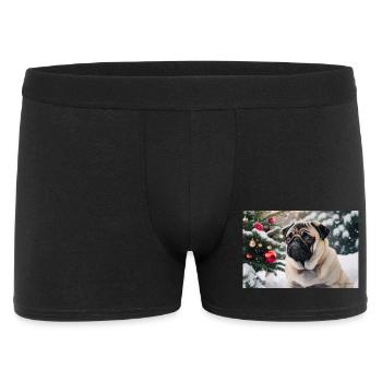 Niedlicher Pug vor verschneifter Weihnachtsbaum - Männer Boxer Shorts - Schwarz - Vorne