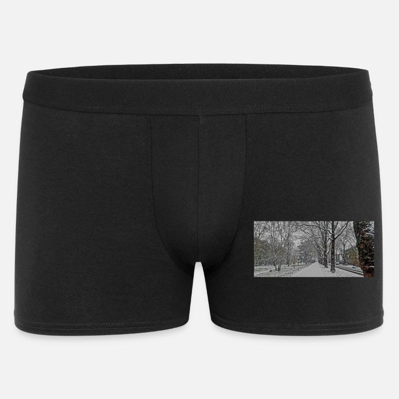 Winterallee im Schneefall - Männer Boxer Shorts - Schwarz