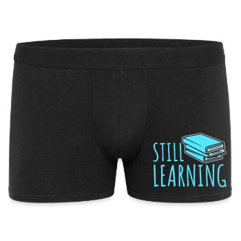 Still Learning Wachstum Schüler Motivation Spruch  - Männer Boxer Shorts - Schwarz - Vorne