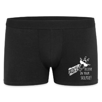 Believe in your selfie – Funny saying & giraffe - Men's Boxer Shorts - black - Front