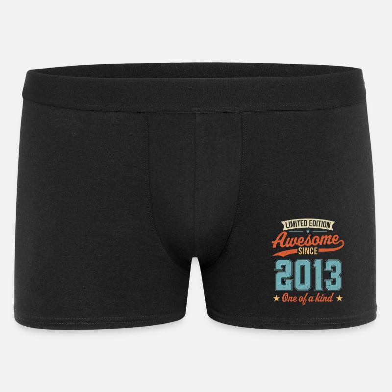 Genial seit 2013 - Männer Boxer Shorts - Schwarz