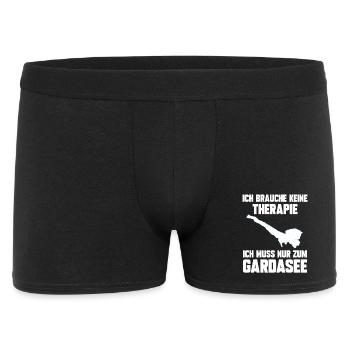 Ich brauche keine Therapie ich muss zum Gardasee - Männer Boxer Shorts - Schwarz - Vorne
