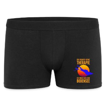 Ich brauche keine Therapie ich muss zum Bodensee - Männer Boxer Shorts - Schwarz - Vorne