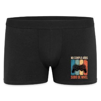 No Cumplo Años: Subo de Nivel Retro - Männer Boxer Shorts - Schwarz - Vorne